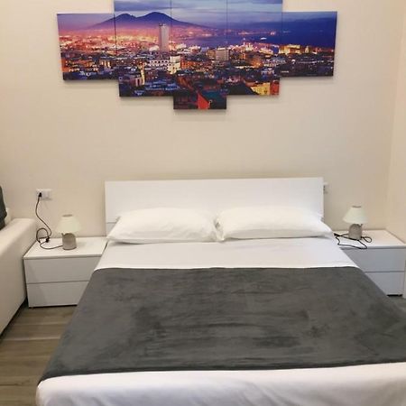 Bed and Breakfast Garibaldi Station 2Punto0 Neapel Exterior foto