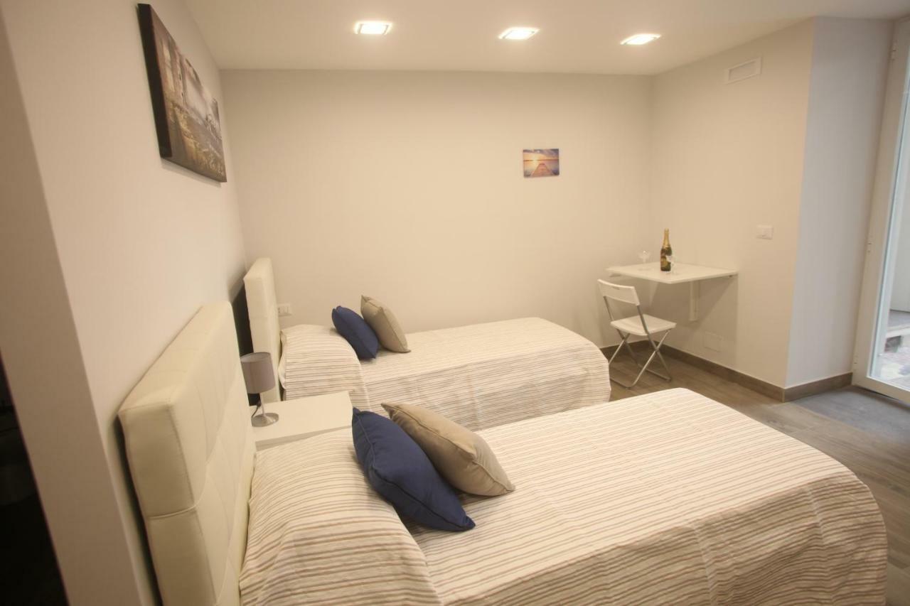 Bed and Breakfast Garibaldi Station 2Punto0 Neapel Exterior foto