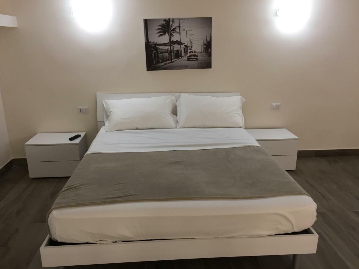 Bed and Breakfast Garibaldi Station 2Punto0 Neapel Exterior foto