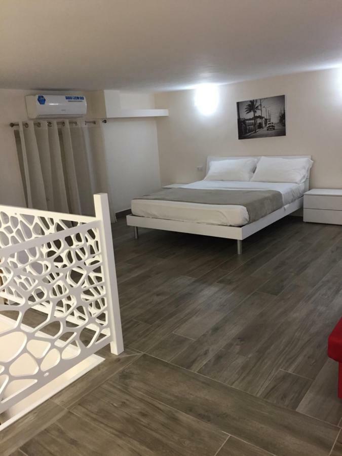 Bed and Breakfast Garibaldi Station 2Punto0 Neapel Exterior foto
